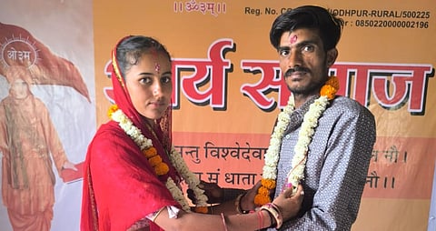 समाज के डर से कविता और धन्नाराम ने  20 मार्च को आर्य समाज मंदिर में विवाह करना पड़ा।