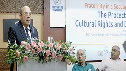 जस्टिस नरीमन ने कहा कि न्यायाधीश केवल संविधान और देश के कानूनों के प्रति अपनी शपथ से बंधे होते हैं।