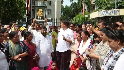 AAP protests outside the house of the lawyer who threw a shoe at the CJI in the Supreme Court.