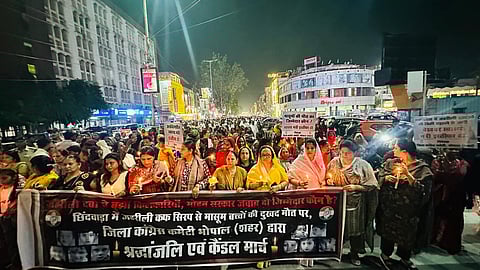 छिंदवाड़ा कफ सिरप कांड पर भोपाल में कांग्रेस का कैंडल मार्च