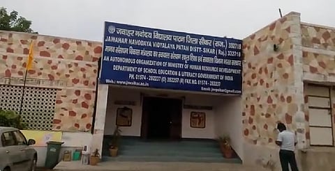 परिवार का आरोप है कि विद्यालय प्रशासन पुलिस कार्यवाही में हुई देरी और लापरवाही का फायदा उठाकर मामले को दबाने का प्रयास कर रहा है।