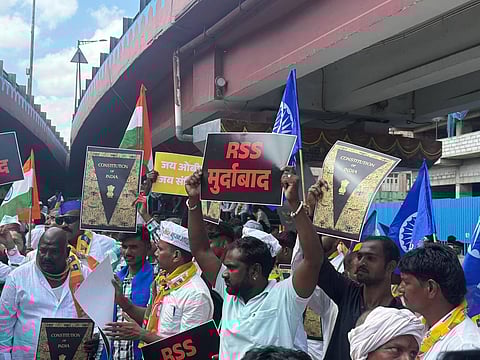 हजारों की संख्या में उमड़े प्रदर्शनकारियों ने फुले-शाहू-अंबेडकरवादी विचारधारा को मजबूत करने का संकल्प लिया और RSS पर प्रतिबंध लगाने की मांग की।