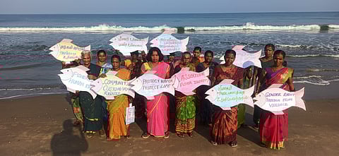 गुजरात से पश्चिम बंगाल तक, मछुआरिन संघ और सामुदायिक समूह रैलियों, मार्चों और सांस्कृतिक गतिविधियों में एकजुट हुए। 