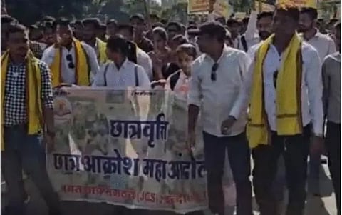 इंदौर में जयस छात्रों का प्रदर्शन