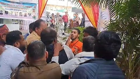 Books were torn in protest against 'Sachchi Ramayan' and 'Manu vs. Laden', and VHP workers were chased and beaten by the mob.