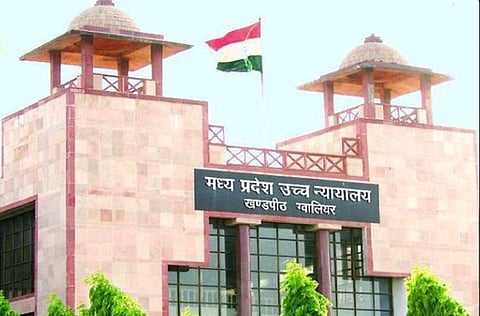 जस्टिस जी.एस. अहलूवालिया और जस्टिस आशीष श्रोति की बेंच ने SC/ST (अत्याचार निवारण) अधिनियम की धारा 15-ए(3) का हवाला देते हुए कहा कि पीड़ित को सुनवाई का उचित अवसर देना अनिवार्य है।