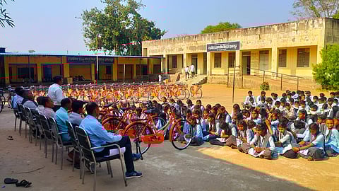 मिड-सेशन में हो रहे व्यापक तबादलों से स्कूलों में शिक्षण व्यवस्था प्रभावित हो रही है। 