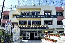 सिटी मांटेसरी स्कूल की 17 शाखाओं में आरटीई के तहत प्रवेश के लिए कुल 171 स्थान दिखाए गए हैं, जबकि इन शाखाओं में कुल स्थान 681 हैं।   