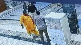 MP में आस्था के नाम पर डर का आतंक! ग्वालियर के मंदिर में श्रद्धालु की पिटाई, पुजारी बोला- "तांत्रिक क्रिया से भस्म कर देंगे” 