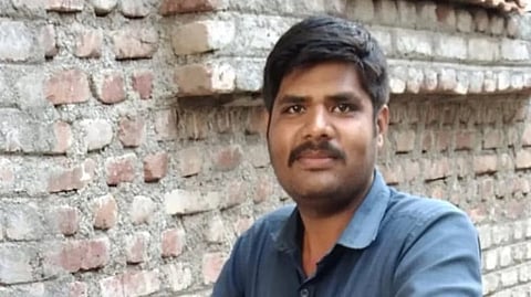 महेश राठौड़ अपने बुजुर्ग चाचा के इलाज के लिए आए थे। भूख मिटाने के लिए वे अस्पताल परिसर में ही चल रही मुफ्त भोजनशाला में जा बैठे, लेकिन तबीयत खराब होने के कारण जब वे थोड़ा सा बचा हुआ भोजन फेंकने लगे, तो वहीं खड़े संगठन के संचालक की नजरों में यह 'बर्बादी' ऐसी खल गई कि उसने युवक की जाति पूछी और फिर प्लास्टिक के पाइपों से पिटवाकर उसे मौत के घाट उतार दिया। 