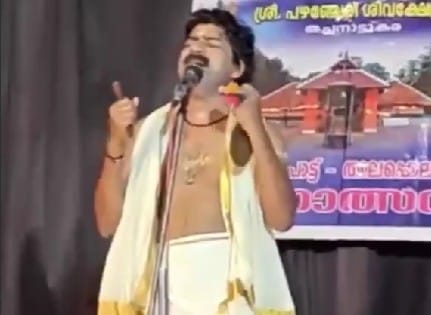 केरल संगीत नाटक अकादमी पुरस्कार सहित कई सम्मानों से सम्मानित हरिगोविंदन ने कला से संबंधित तीन पुस्तकें भी लिखी हैं।