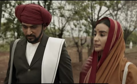 Pratik Gandhi’s Jyotirao stands tall against a tide of angry faces, while Patralekhaa’s Savitribai lights up the screen with quiet fire, teaching girls who’d otherwise be forgotten. 