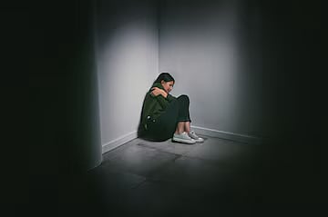 "Held in a Dark Room for 9 Hours": Delhi HC Seeks CCTV Footage in Case Involving Detention of 11-Year-Old at IGI Airport