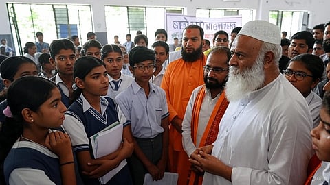 Haleem Ullah Kasmi, President of Jamiat Ulema-e-Maharashtra, said Muslims should withdraw their children from schools rather than make them sing the national song. 