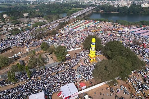  Each year on 1 January, large numbers of Dalits travel to the village near Pune to commemorate the 1818 battle and to mark what has come to be known as Shaurya Diwas. 