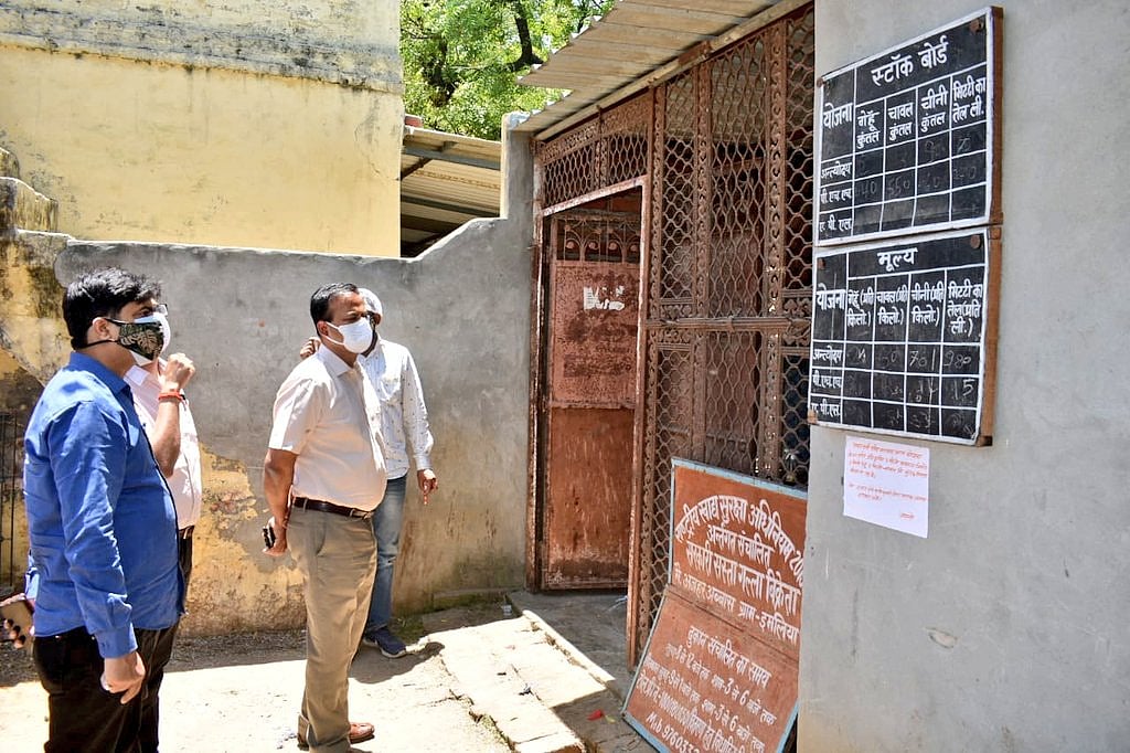 UP: BJP leader's father and supply inspector barked at three thousand ...