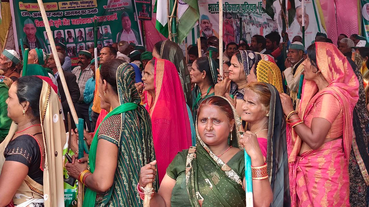 धरने में अधिकांश महिलाएं शामिल रहीं.