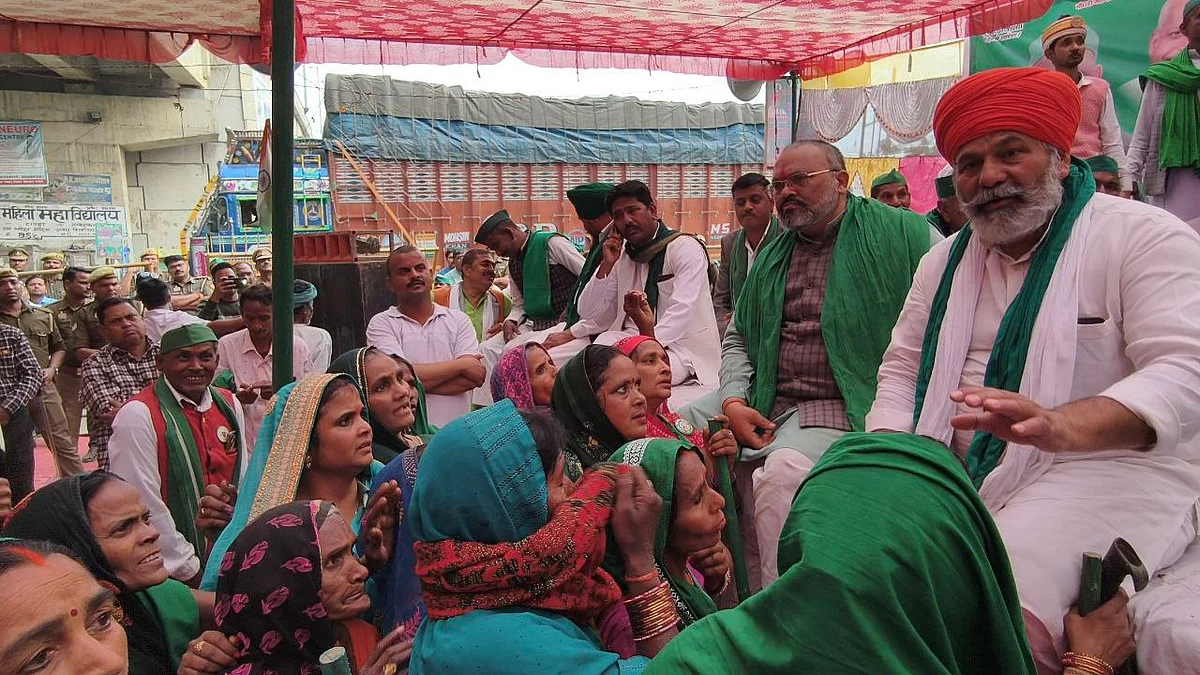 धरने में किसानों के समर्थन में राकेश टिकैत