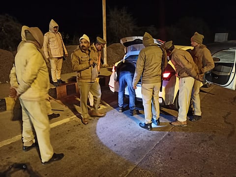 Mahoba Police Working Overtime In Cold Nights, Checking Vehicles 
