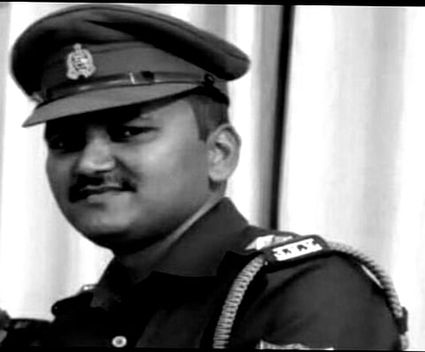Police Sub-inspector Shot Dead In Agra 