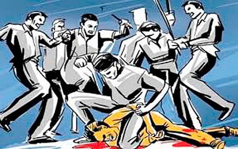 मैनपुरी में अस्पताल के बाहर कोविड वैक्सीन की पर्ची पर अवैध वसूली करने वालों का विरोध करने पर युवक की पिटाई
