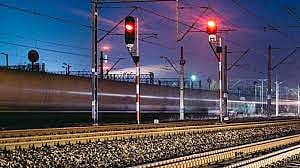 Rail Traffic Disrupted Briefly On New Delhi-Howrah Route Due To A Technical Glitch
