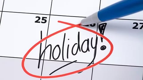 यूपी में आ गई 2025 की छुट्टियों की पूरी लिस्ट, जानिए कितने दिन बंद रहेंगे स्कूल-ऑफिस और बैंक