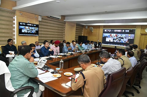 ऊर्जा मंत्री अरविंद शर्मा का 'सिंघम' अवतार: अफसरों के साथ हुई बैठक में फूटा गुस्सा, जमकर लगायी लताड़ 