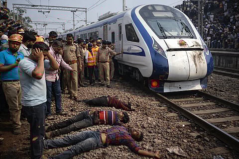 Two UP Migrant Workers Killed, One Critical, While Taking a Selfie With the Vande Bharat Train