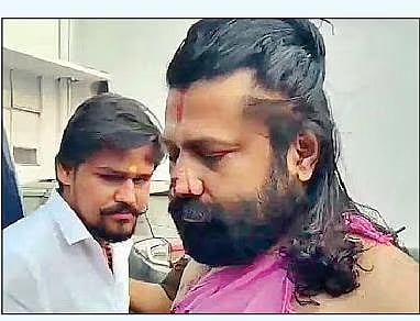 Knife Attack on Sri Krishna Janmabhoomi Petitioner Ashutosh Brahmachari in Moving Train