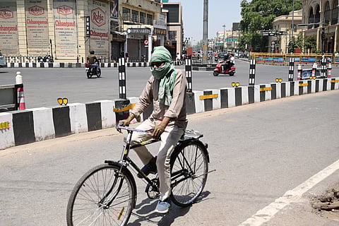 UP Swelters Under Early Summer Heat, Heatwave Warning Issued in 40 Districts