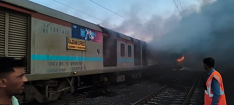 Two Coaches of Rajdhani Express Catch Fire Near Ratlam, Causing Panic