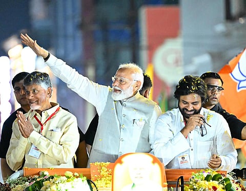 PM Narendra Modi holds roadshow in Vijayawada with Chandrababu and Pawan Kalyan 
