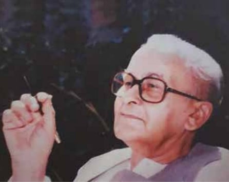 Pratap editor Virendra holding a pen