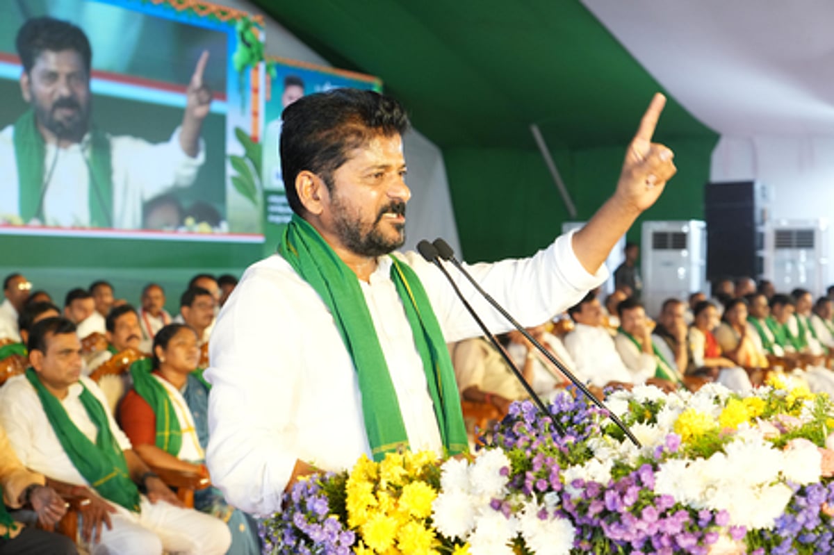 Telangana govt launches free fine rice scheme for BPL families