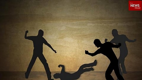 ஒரு குழு ஒருவரைத் தாக்குவதைக் காட்டும் ஒரு பிரதிநிதித்துவப் படம்  