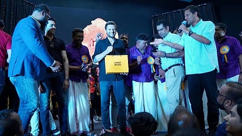 A video that has gone viral online shows Afridi being escorted on stage at the Ormachuvadukal Season 2 event.