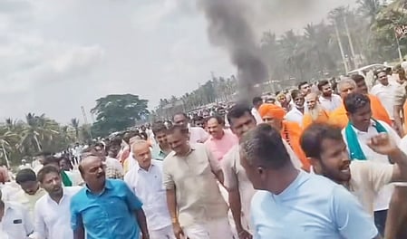 Farmers and BJP leaders protest against the diversion of water from the Hemavathi river to Bengaluru South district.