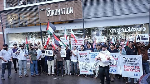 A large group of SIO protesters stand outside a Zudio store in Kerala holding placards and Palestinian flags, calling for a boycott of the brand over alleged ties to Israel.