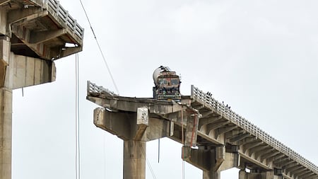 Tapi River bridge near Kamrej closed for month as NHAI begins repairs after Gambhira collapse kills 18