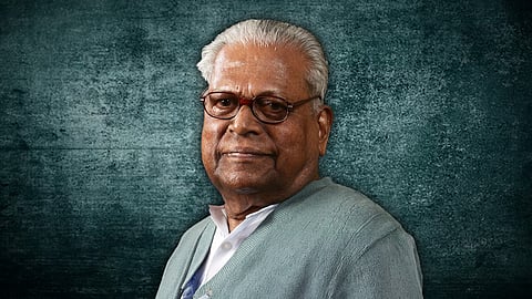 Image of VS Achuthanandan against a green backdrop