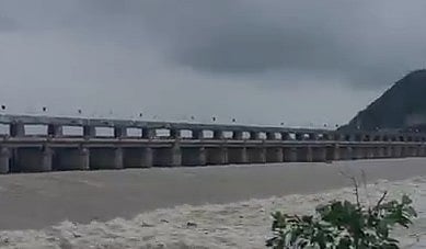 Krishna, Godavari in spate, first warning issued at Prakasam Barrage