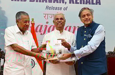 Image featuring Pinarayi Vijayan, Rajendra Arlekar and  Shashi Tharoor at the even. 