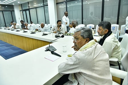 Siddaramaiah holds dinner party for ministers, hints at cabinet reshuffle 