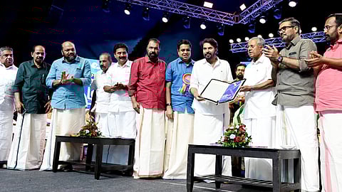 Mammootty, Pinarayi Vijayan and other ministers at the “extreme poverty” free announcement event 