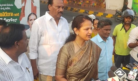 Vangaveeti Asha Kiran, daughter of Vangaveeti Mohana Ranga