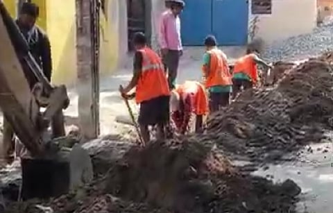 BWSSB workers fixing the pipeline