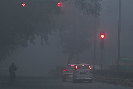 Air quality slips to ‘very poor’ category; cold wave, dense fog grips Delhi-NCR
