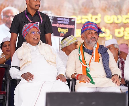 Karnataka CM Siddaramaiah loses cool over pro-Shivakumar slogans