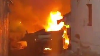 Bengaluru: Cab driver burnt alive after lorry hits parked vehicle 